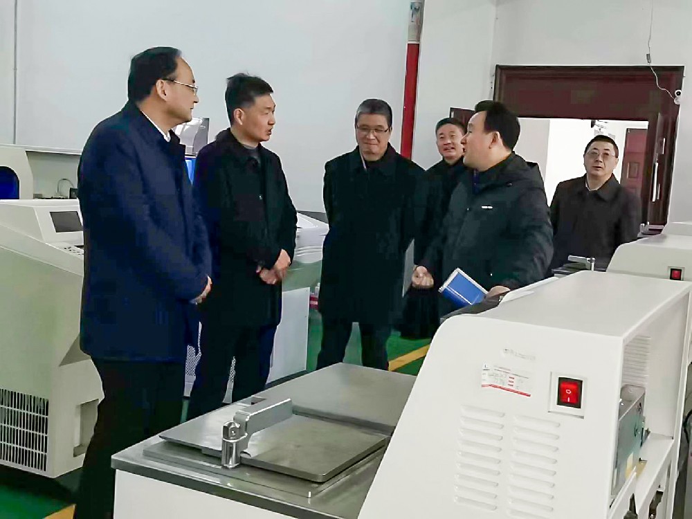孝感市委常委、宣傳部長(zhǎng)吳瓊一行考察闊海醫(yī)療